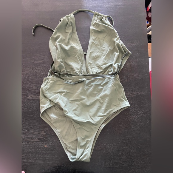 ASOS one piece plunge swimsuit - Picture 2 of 3